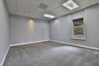 1160 Mountain View Alviso Rd, Sunnyvale, CA à louer Photo de l’immeuble– Image 2 sur 6