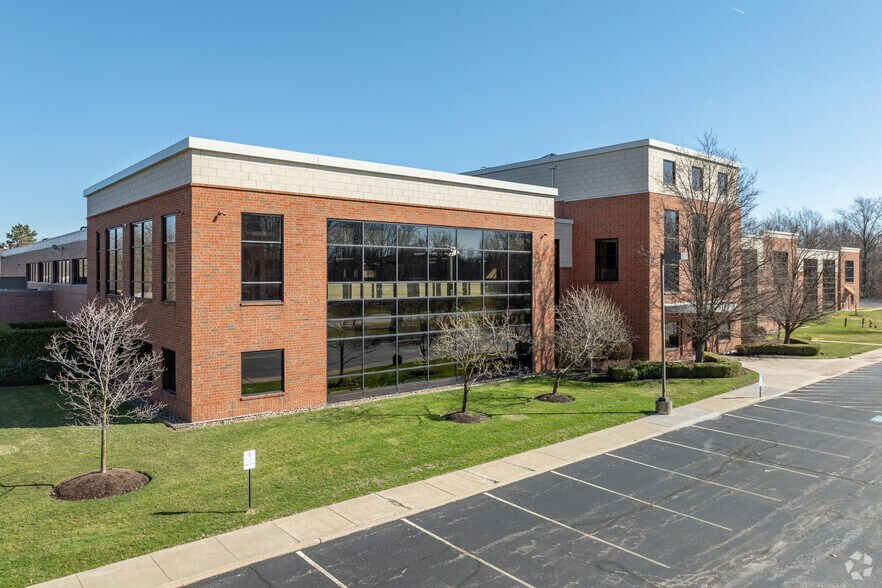 28500 Clemens Rd, Westlake, OH à louer - Photo principale – Image 1 sur 18