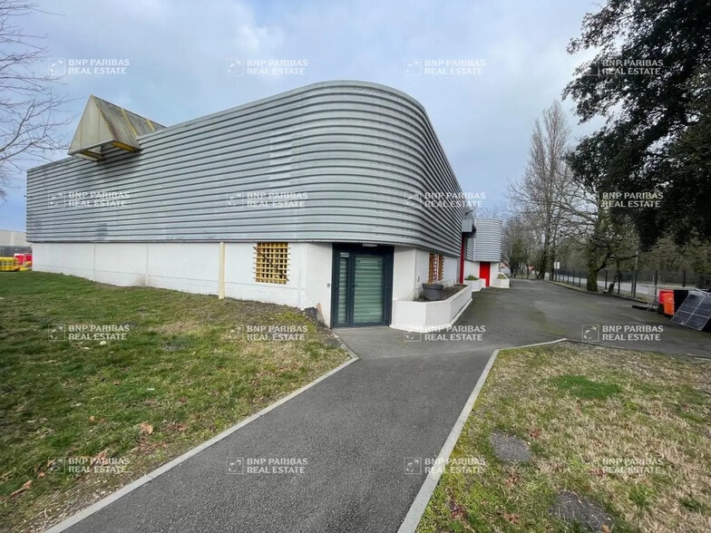 1 Rue Claude Chappe, Pessac à louer - Photo de l’immeuble – Image 3 sur 12