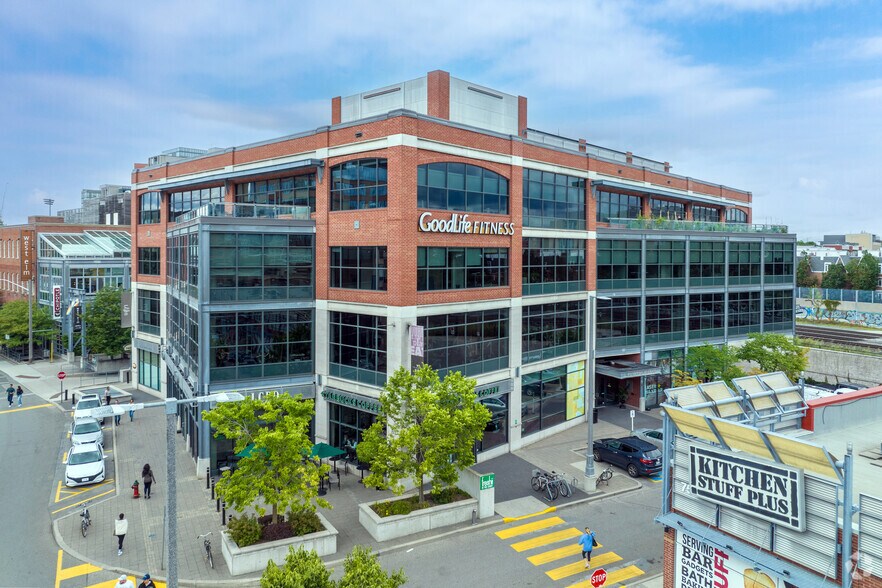 61-75 Hanna Ave, Toronto, ON à louer - Photo principale – Image 1 sur 12