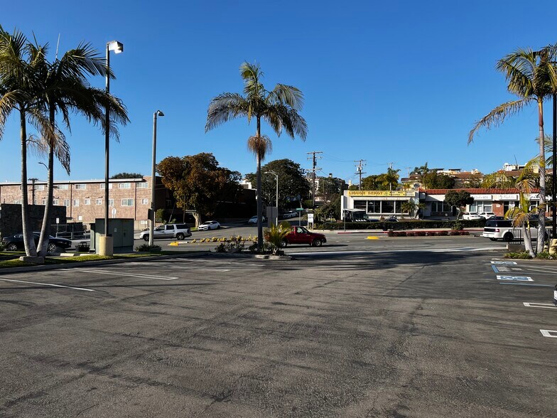 800 Torrance Blvd, Redondo Beach, CA à louer - Photo de l’immeuble – Image 3 sur 5