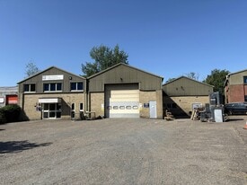 4 Oak Industrial Park, Chelmsford Rd, Dunmow ESS - Immobilier d'entreprise