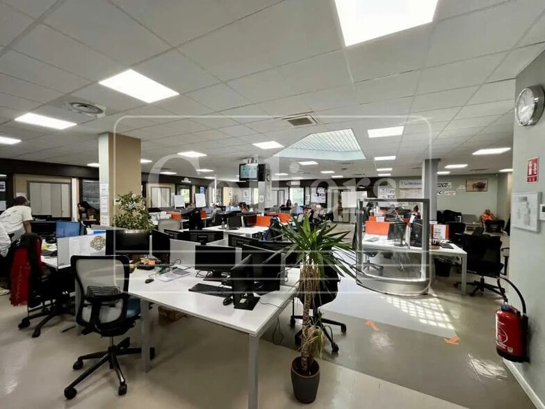 Bureau dans Marseille à vendre - Photo de l’immeuble – Image 1 sur 16