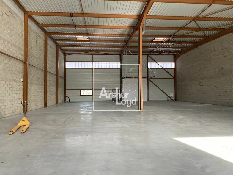 Local d’activités dans Étréchy à louer - Photo intérieure – Image 3 sur 3