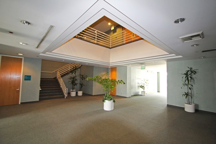 5200 Irwindale Ave, Irwindale, CA à louer - Hall d’entrée – Image 3 sur 10