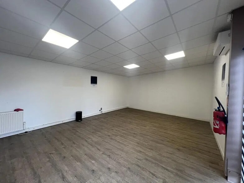 Local d’activités dans Sonnay à louer - Photo intérieure – Image 3 sur 7