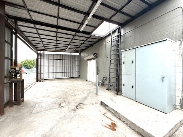 8470 S Central Ave, Los Angeles, CA à vendre - Photo de l’immeuble – Image 3 sur 12