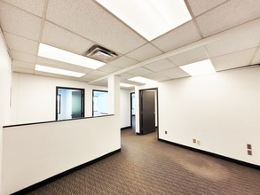 1680-1690 Woodward Dr, Ottawa, ON à louer Photo intérieure– Image 2 sur 3