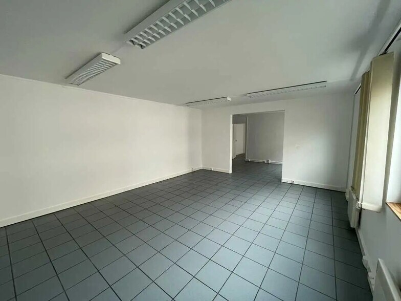 Bureau dans Compiègne à vendre - Photo de l’immeuble – Image 2 sur 12