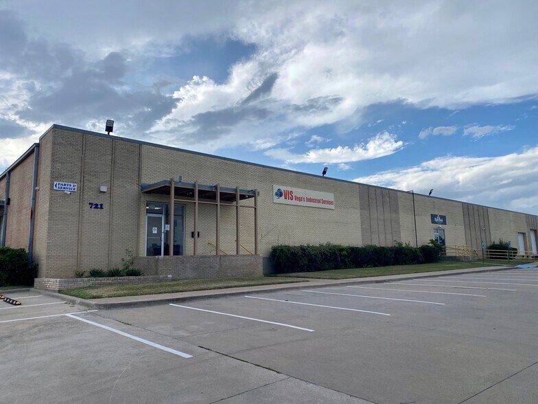 721 N Great Southwest Pky, Arlington, TX à louer - Photo de l’immeuble – Image 1 sur 20