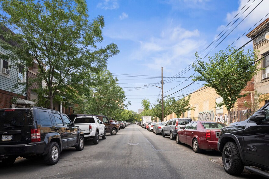 36-52 35th St, Long Island City, NY à vendre - Photo de l’immeuble – Image 3 sur 7