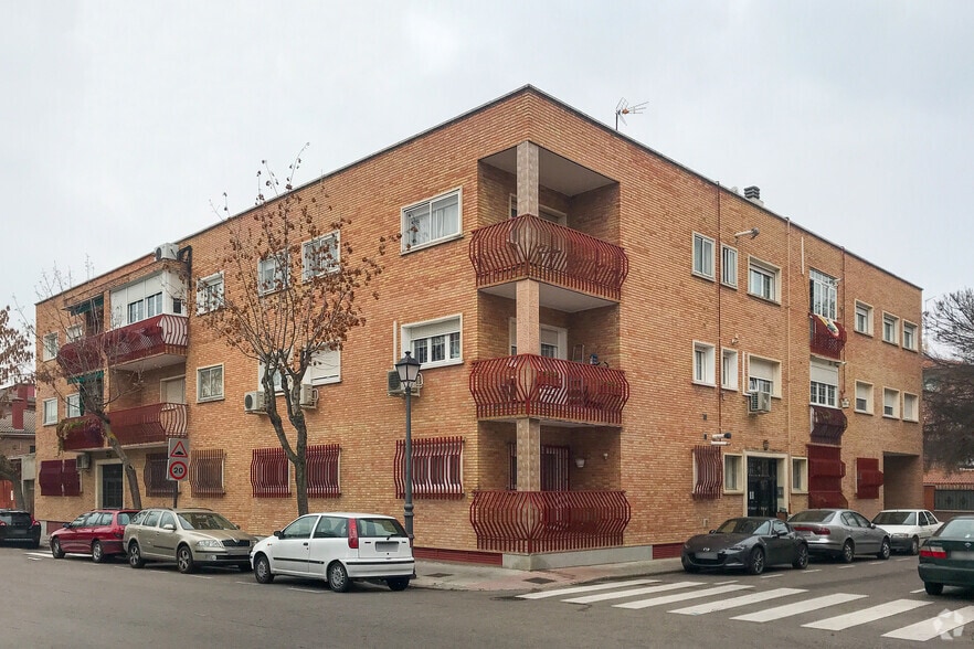 Immeuble residentiel dans Villaviciosa de Odón, Madrid à vendre - Photo principale – Image 1 sur 2