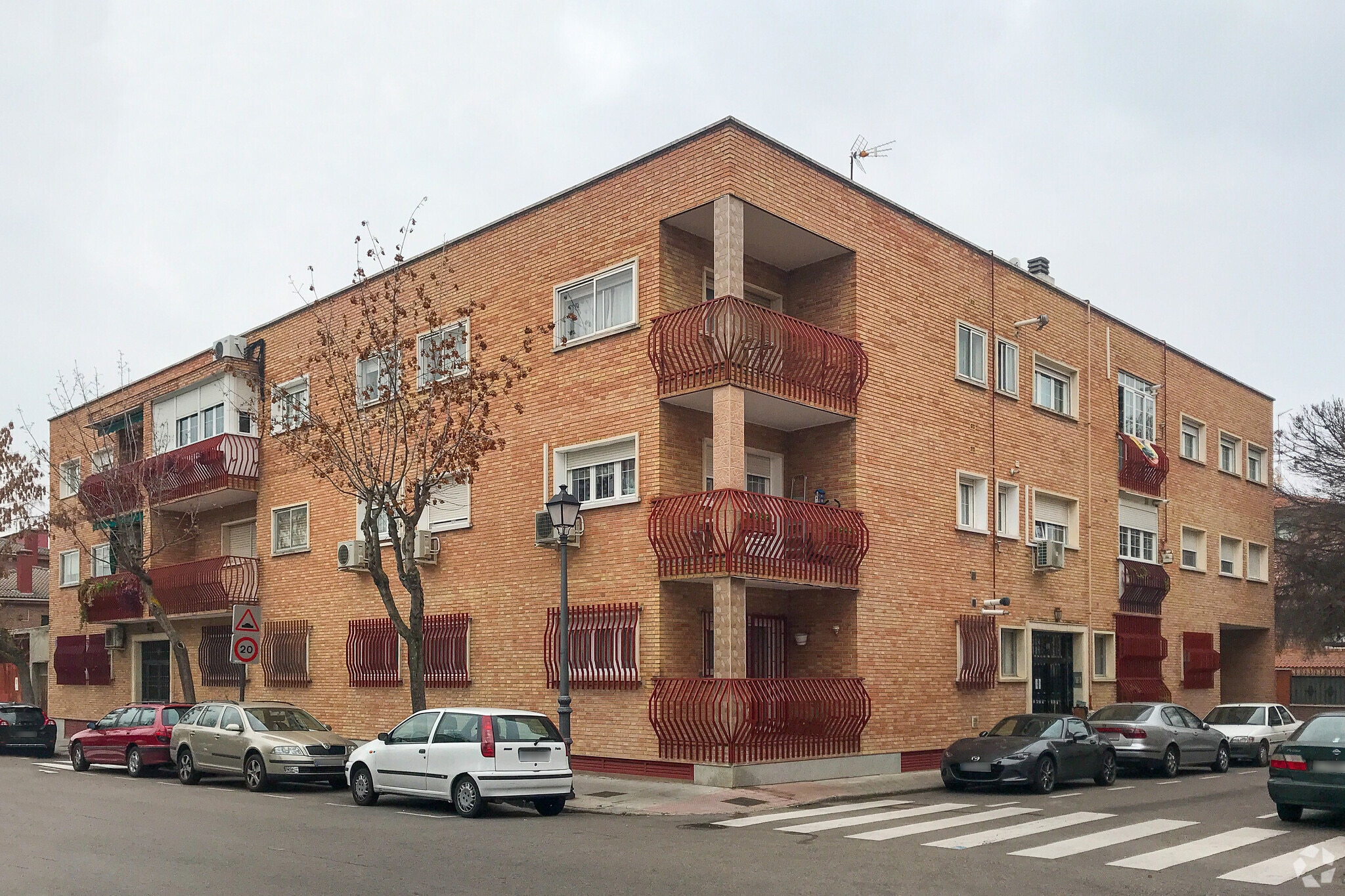 Immeuble residentiel dans Villaviciosa de Odón, Madrid à vendre Photo principale– Image 1 sur 3