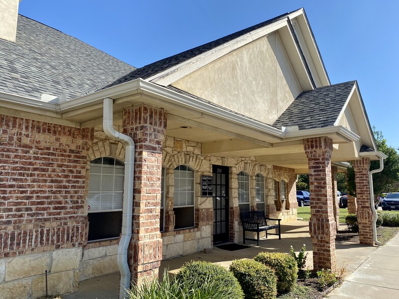 2012 Justin Rd, Highland Village, TX à louer - Photo de l’immeuble – Image 2 sur 6