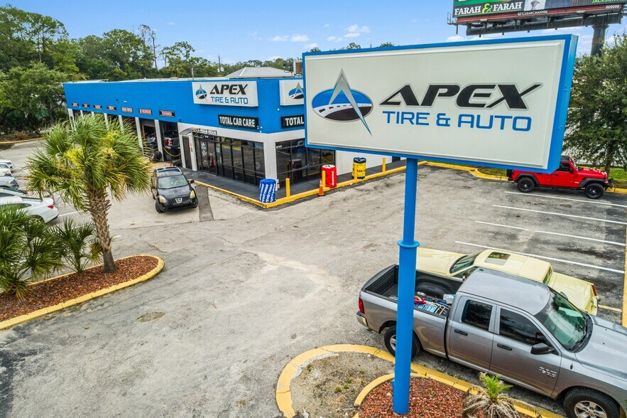 5717 University Blvd W, Jacksonville, FL à vendre - Photo de l’immeuble – Image 2 sur 5