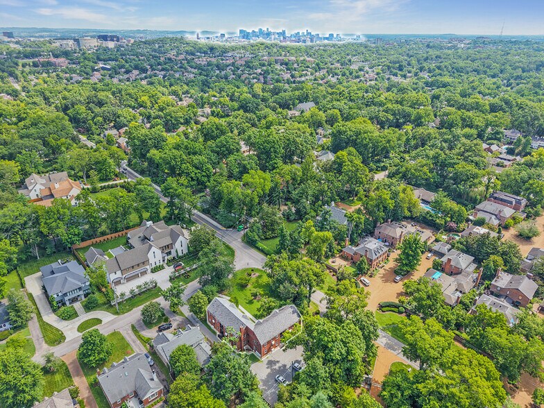 701 Bowling Ave, Nashville, TN à vendre - Photo de l’immeuble – Image 3 sur 21