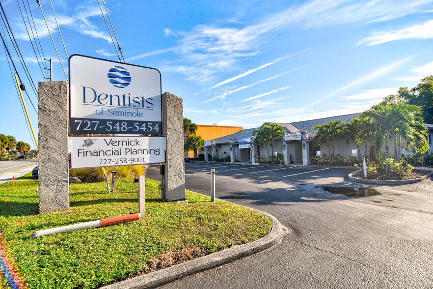 9303 Seminole Blvd, Seminole, FL à louer - Photo de l’immeuble – Image 3 sur 8