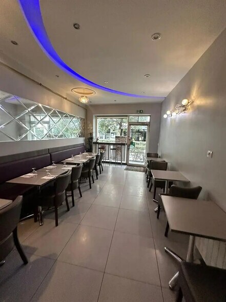 Local commercial dans Neuilly-sur-Seine à louer - Photo intérieure – Image 1 sur 3