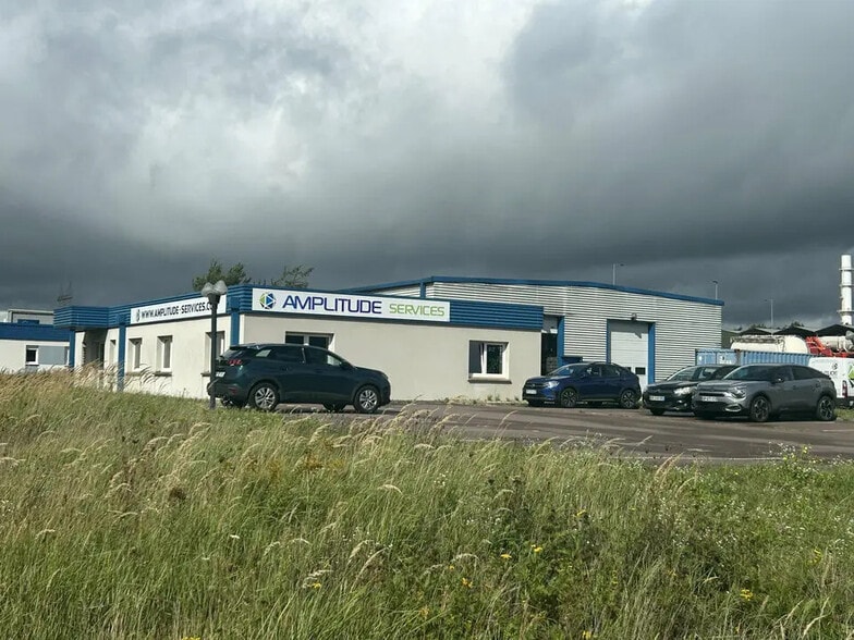 Local d'activités dans Saint-Avold à vendre - Photo de l’immeuble – Image 1 sur 14