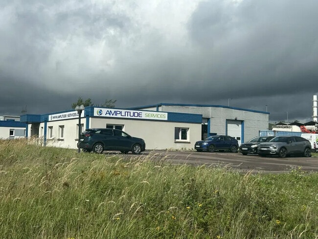 Plus de détails pour Local d’activités à vendre