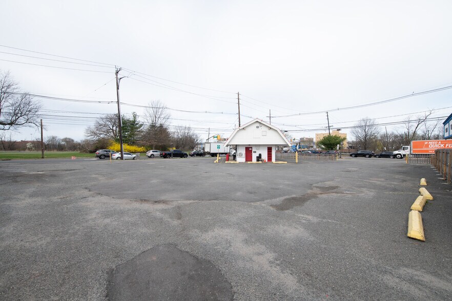 735 E Hazelwood Ave, Rahway, NJ à vendre - Photo de l’immeuble – Image 3 sur 46