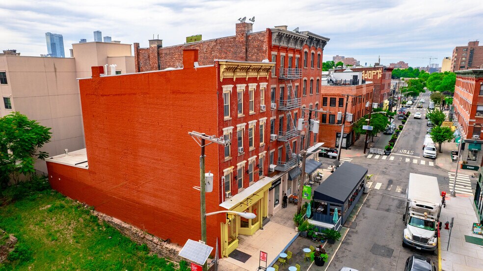 347 Grove St, Jersey City, NJ à vendre - Photo de l’immeuble – Image 2 sur 9