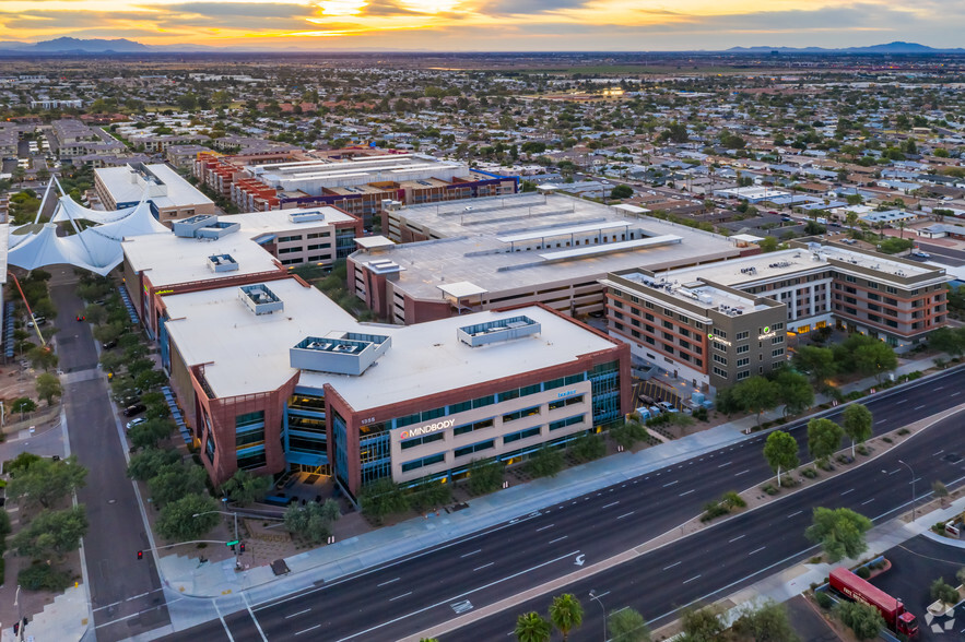 1465 N Scottsdale Rd, Scottsdale, AZ à louer - Photo de l’immeuble – Image 3 sur 9