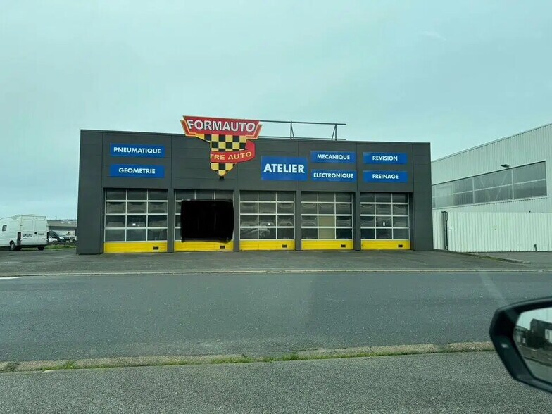 Local commercial dans Saint-Pol-de-Léon à louer - Photo principale – Image 1 sur 1