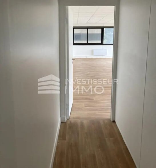 Bureau dans Asnières-sur-Seine à vendre - Photo intérieure – Image 2 sur 4