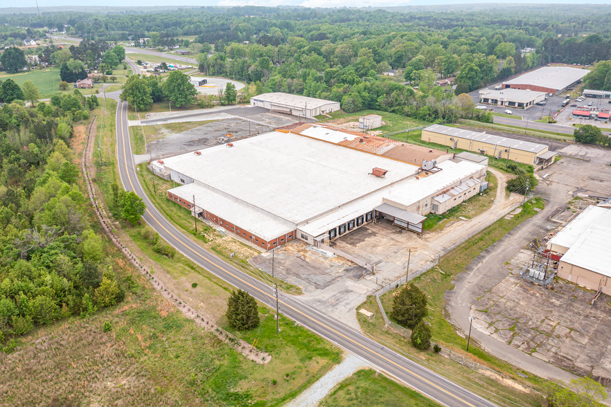 2300 Old Durham Rd, Roxboro, NC à louer - Photo de l’immeuble – Image 1 sur 38