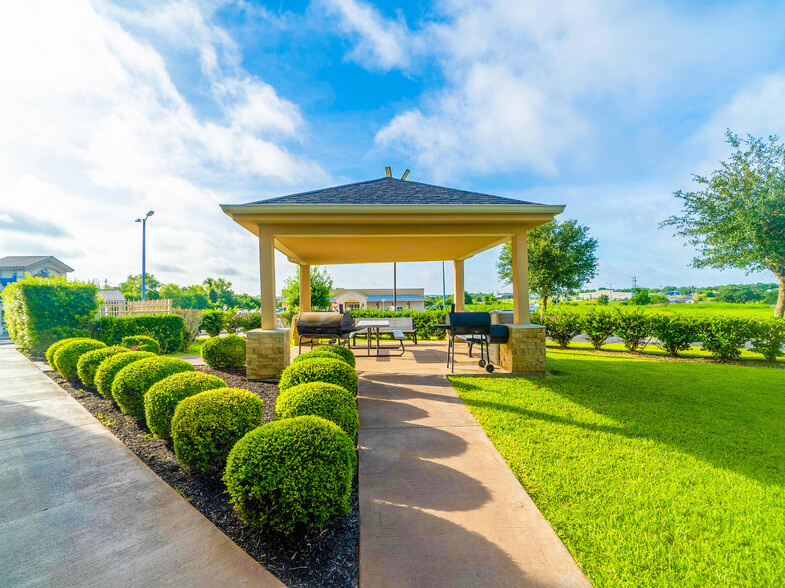 200 Heinrich St, Schulenburg, TX à vendre - Photo de l’immeuble – Image 2 sur 22