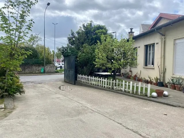 Local d’activités dans Corbeil-Essonnes à louer - Photo de l’immeuble – Image 3 sur 7