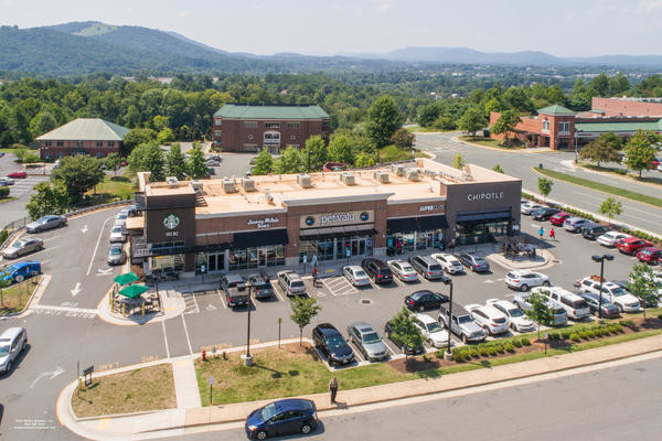 2040 Abbey Rd, Charlottesville, VA à louer - Photo de l’immeuble – Image 3 sur 4