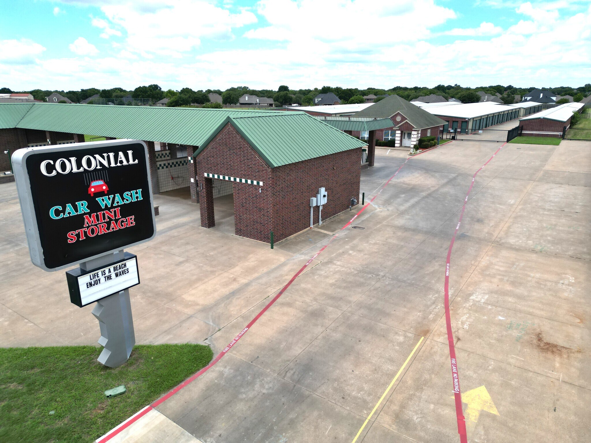 302 S Colonial Dr, Cleburne, TX à vendre Photo principale– Image 1 sur 3