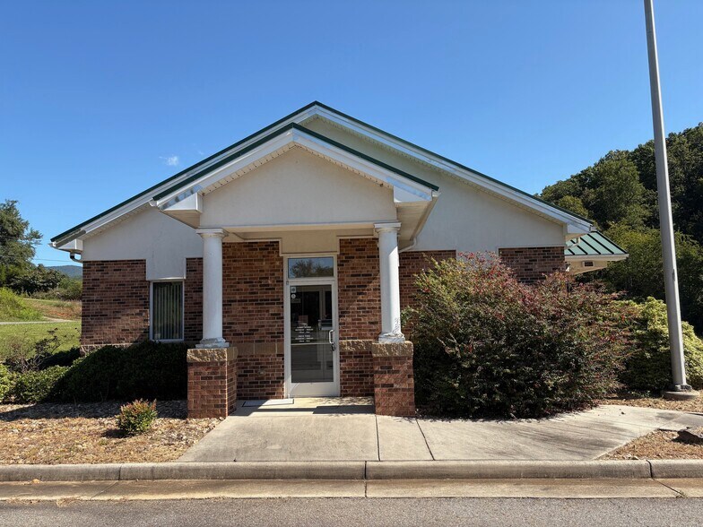 48 Animal Clinic Rd, Stuart, VA à louer - Photo de l’immeuble – Image 2 sur 18