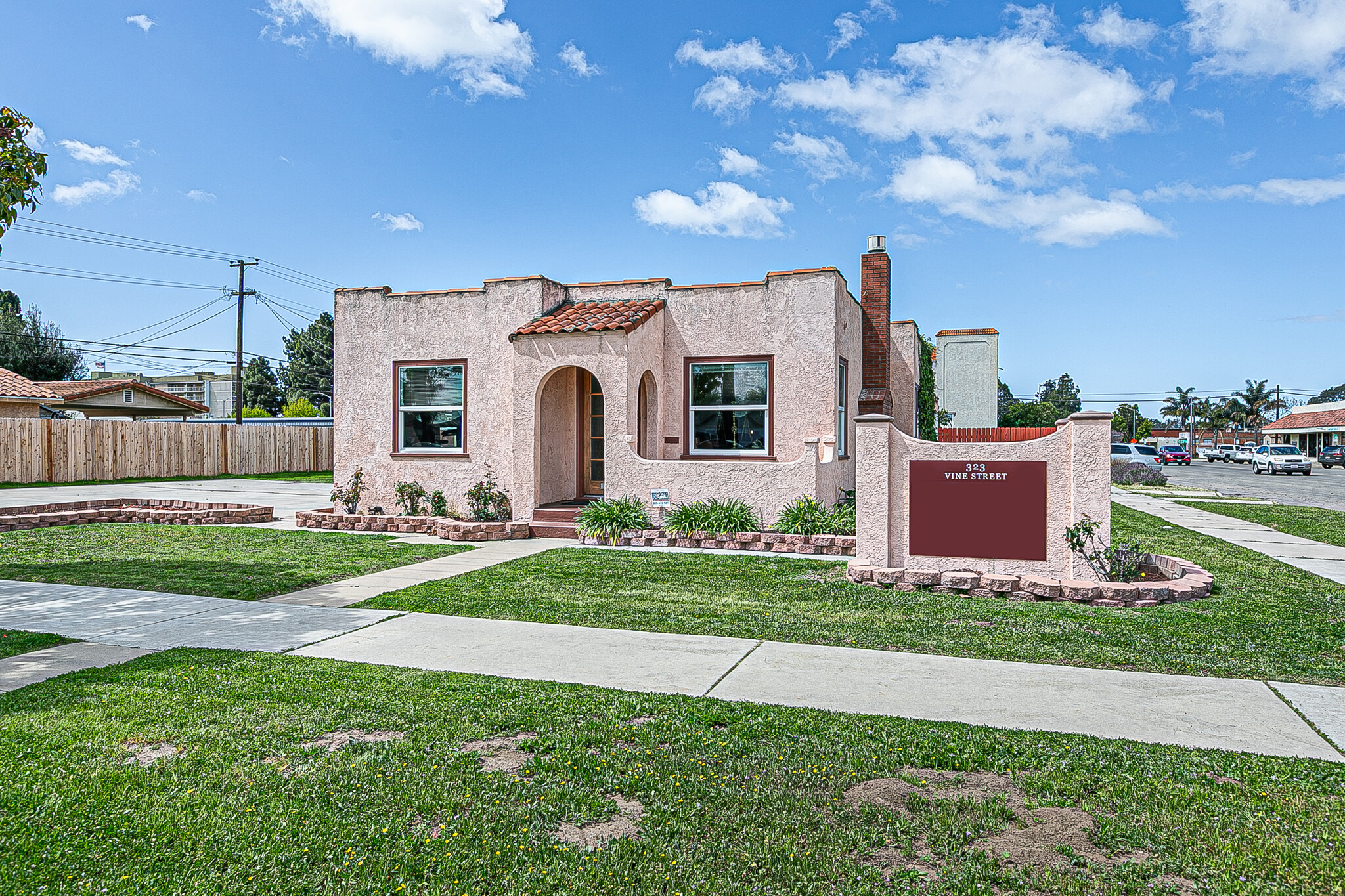 323 Vine St, Santa Maria, CA à vendre Photo principale– Image 1 sur 7