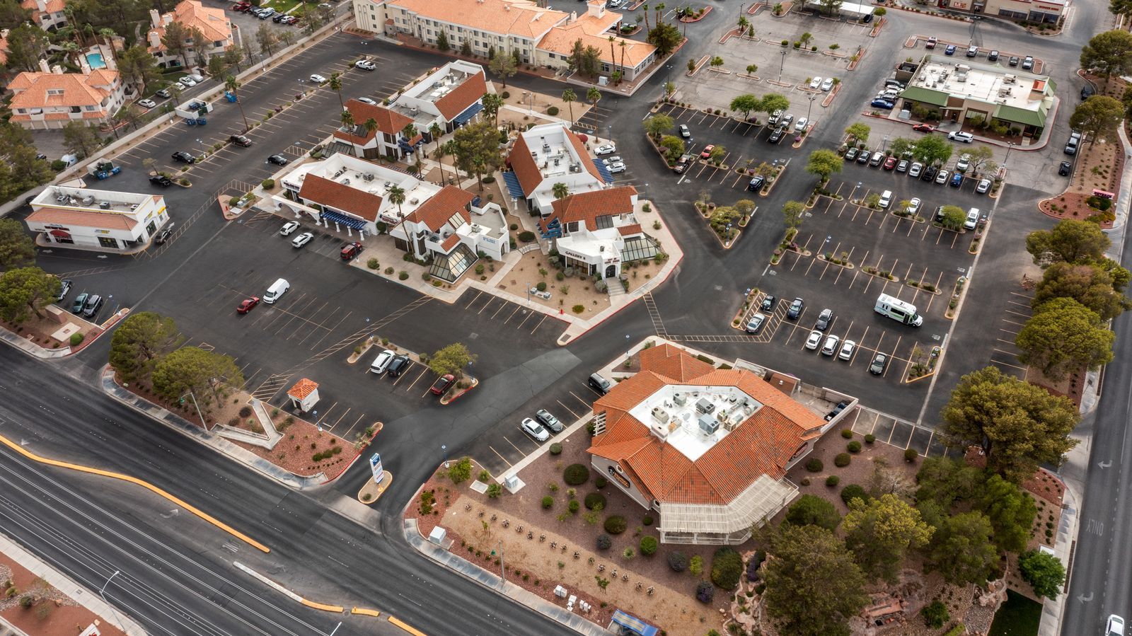 8601-8663 W Sahara Ave, Las Vegas, NV à louer Photo de l’immeuble– Image 1 sur 14
