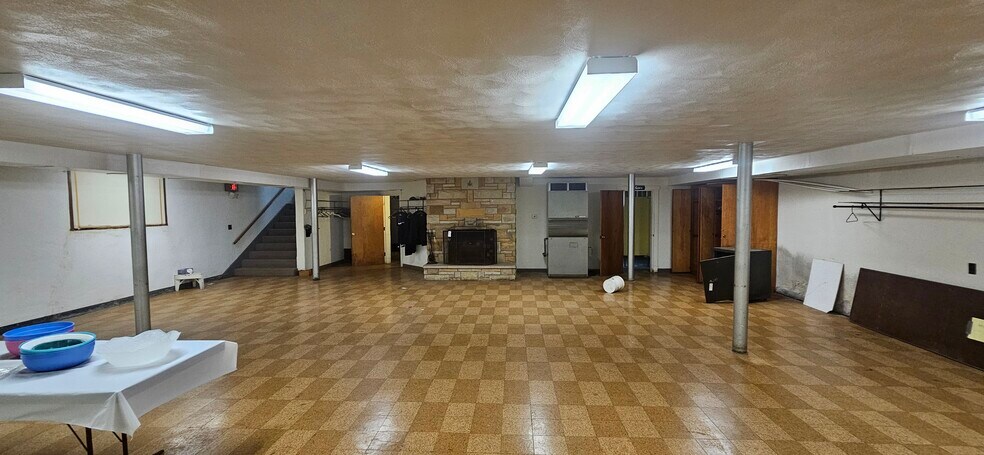 210 Wolf Ave, Englewood, OH à louer - Photo de l’immeuble – Image 2 sur 28