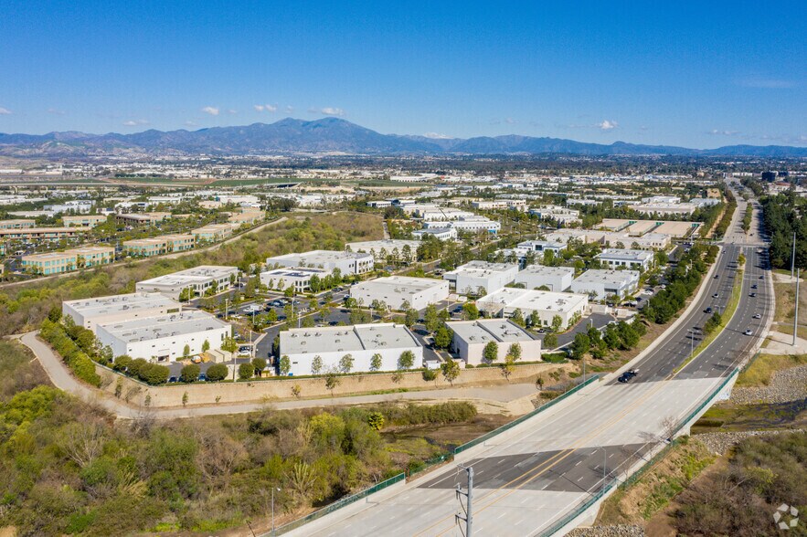 420 Goddard, Irvine, CA à louer - Aérien – Image 3 sur 7