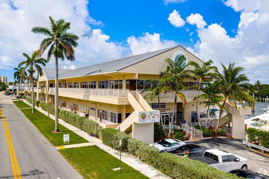 101 N Riverside Dr, Pompano Beach, FL à louer - Photo principale – Image 1 sur 9