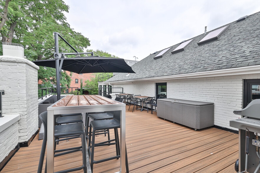 60 Bedford Rd, Toronto, ON à vendre - Photo de l’immeuble – Image 2 sur 8