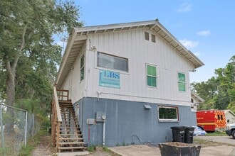 6180 Bowdendale Ave, Jacksonville, FL à louer Photo de l’immeuble– Image 1 sur 15