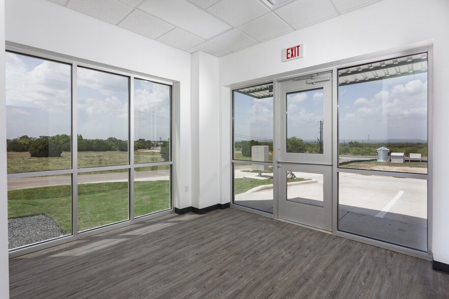 121 CR 423, Spicewood, TX à louer - Photo intérieure – Image 3 sur 24