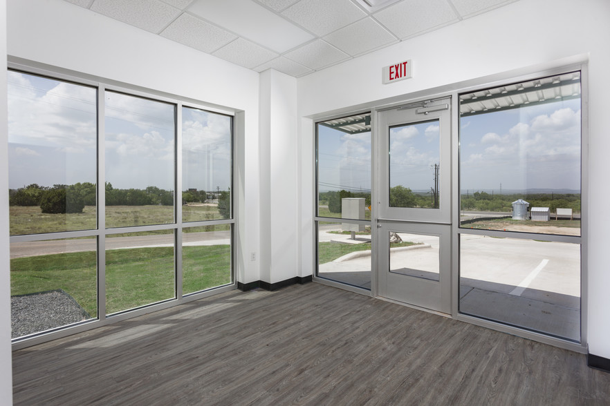 121 CR 423, Spicewood, TX à louer - Photo intérieure – Image 3 sur 24