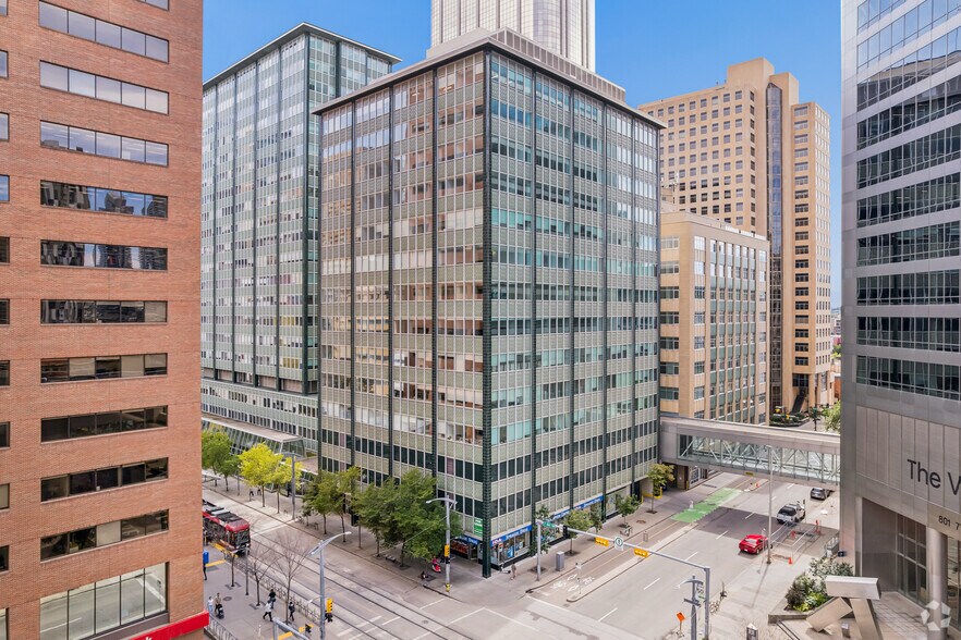 727 7th Ave SW, Calgary, AB à louer - Photo de l’immeuble – Image 1 sur 5