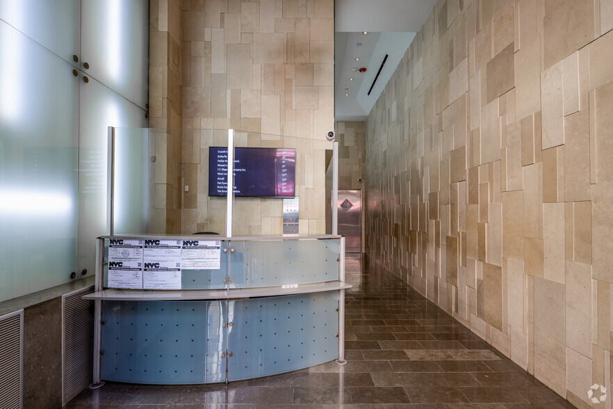 44-50 W 28th St, New York, NY à louer - Hall d’entrée – Image 3 sur 4