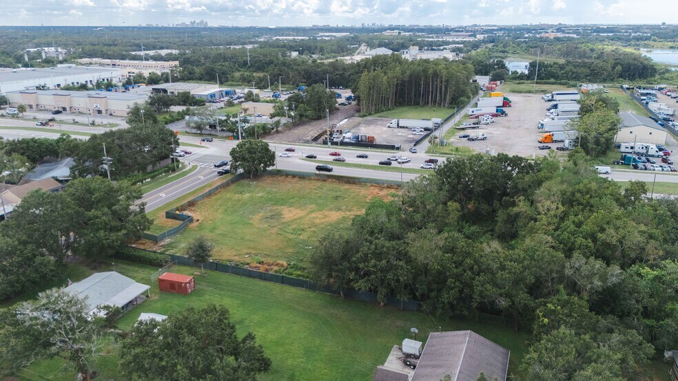 5406 W Linebaugh Ave, Tampa, FL à vendre - Photo de l’immeuble – Image 2 sur 15