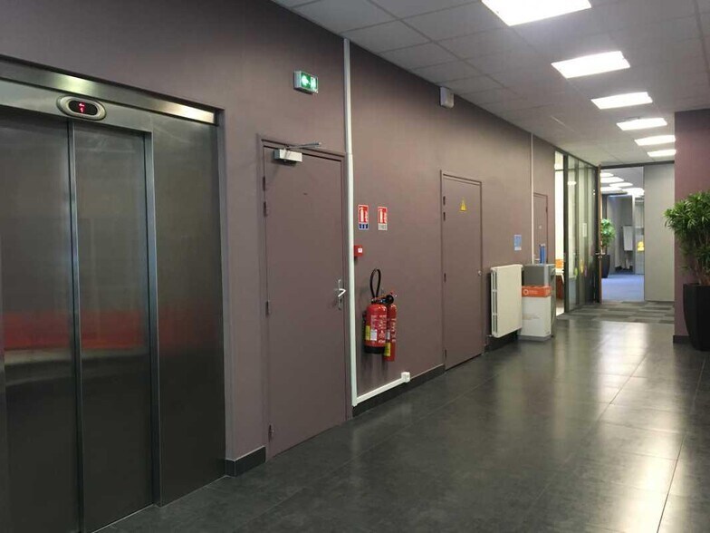 Bureau dans Lille à louer - Photo de l’immeuble – Image 2 sur 11