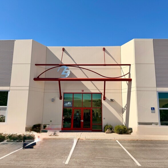 8975 Double Diamond Pky, Reno, NV à louer - Photo de l’immeuble – Image 2 sur 8