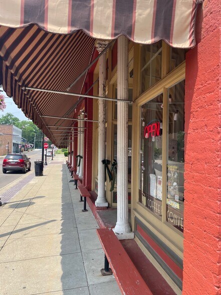 128-142 N Canal St, Canal Fulton, OH à louer - Photo de l’immeuble – Image 3 sur 5